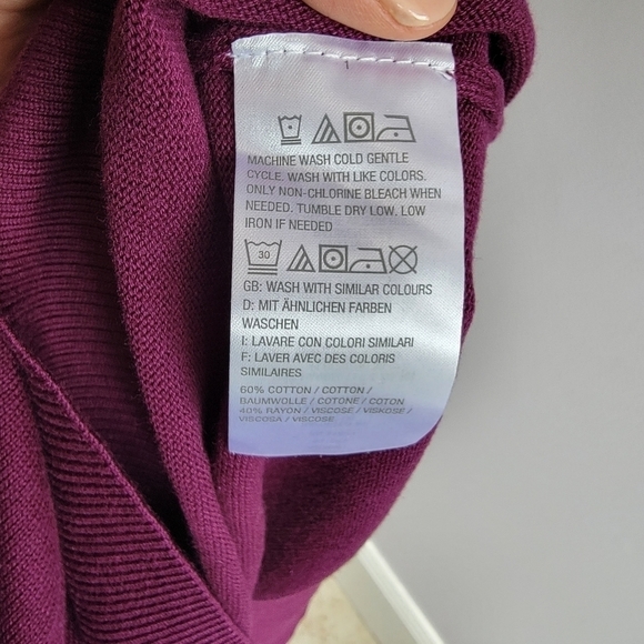 Isaac Mizrahi Live  V Neck Sweater with Bell  Sleeves Size XXS - Picture 8 of 12